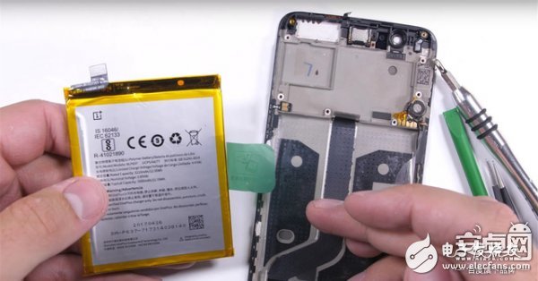 性價比到底有多高，一加手機5拆機圖給你答案