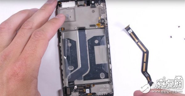 性價比到底有多高，一加手機5拆機圖給你答案