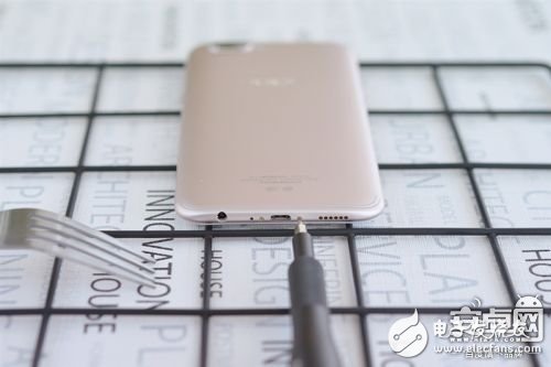 2999元！OPPO R11拆解：居然具備生活防水？(組圖)