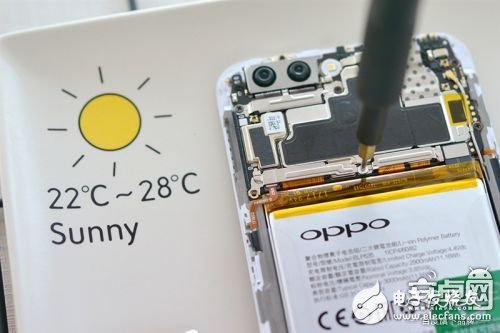 2999元！OPPO R11拆解：居然具備生活防水？(組圖)