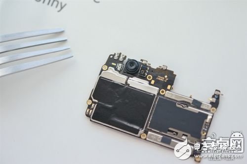 2999元！OPPO R11拆解：居然具備生活防水？(組圖)