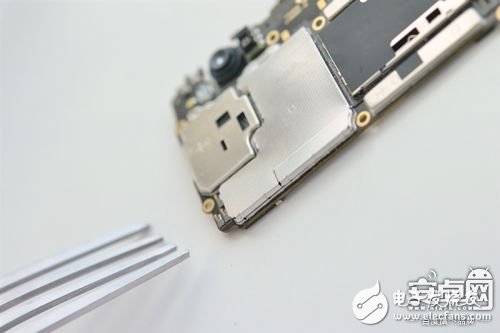 2999元！OPPO R11拆解：居然具備生活防水？(組圖)