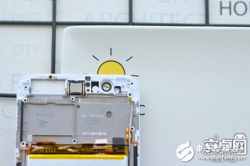 2999元！OPPO R11拆解：居然具備生活防水？(組圖)