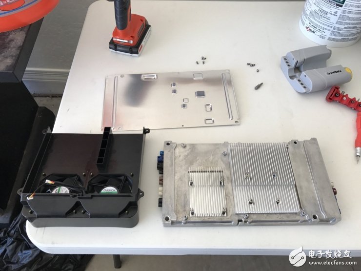 特斯拉Autopilot2.0計算單元全拆解，英偉達PX 2到底長什么樣？