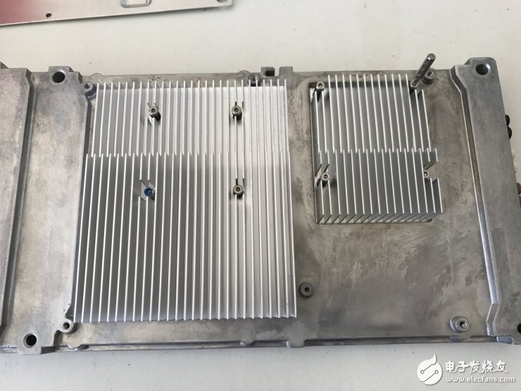 特斯拉Autopilot2.0計算單元全拆解，英偉達PX 2到底長什么樣？