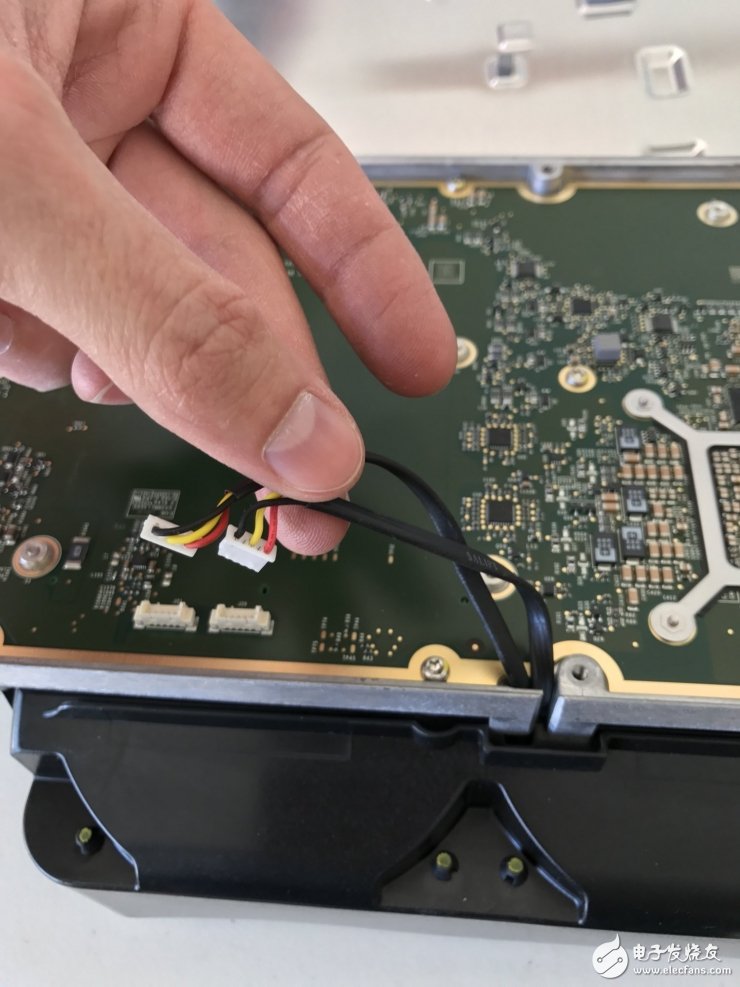 特斯拉Autopilot2.0計算單元全拆解，英偉達PX 2到底長什么樣？