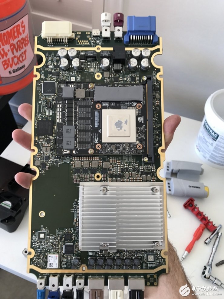 特斯拉Autopilot2.0計算單元全拆解，英偉達PX 2到底長什么樣？