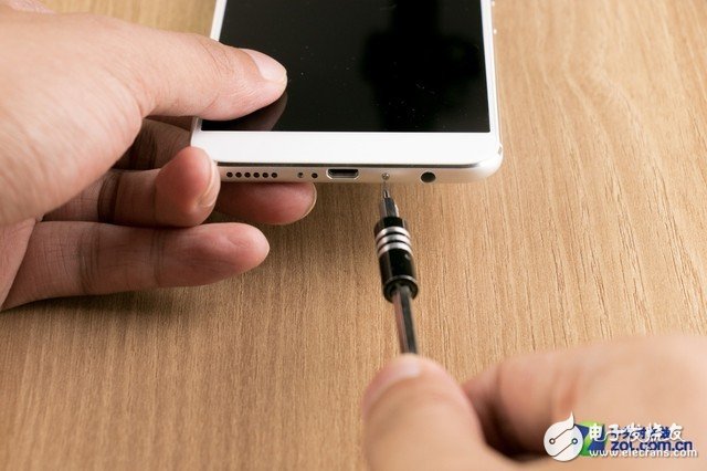 能否成為拍照攪局者？海信H10拆解圖賞