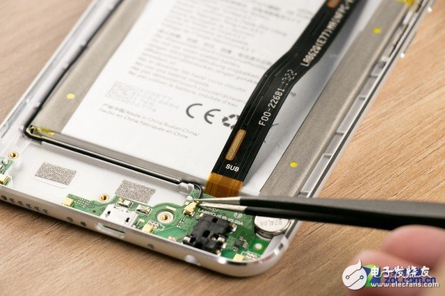 能否成為拍照攪局者？海信H10拆解圖賞