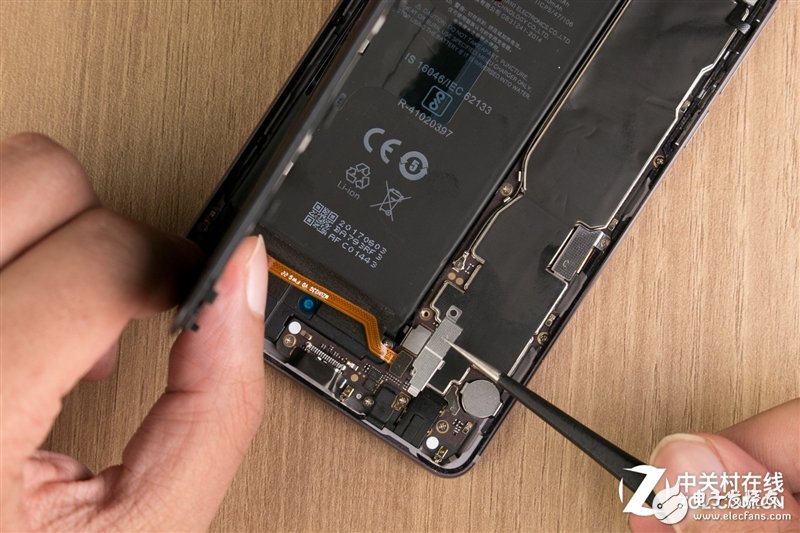 250萬刀定制副屏花得值！魅族PRO 7 Plus拆解