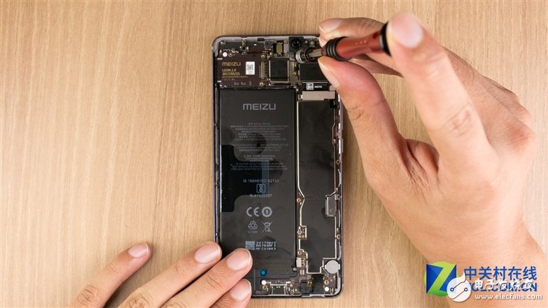 250萬刀定制副屏花得值！魅族PRO 7 Plus拆解
