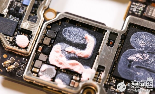 原創(chuàng) 8曲面智慧手機榮耀MAGIC拆機：傳感器眾多，做工細致！