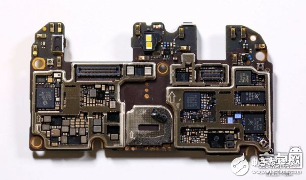 榮耀V9拆機(jī)圖簡(jiǎn)潔而復(fù)雜的手機(jī)