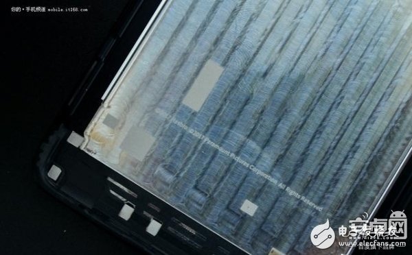 這款手機(jī)的拆解 竟然要動用到變形金剛?