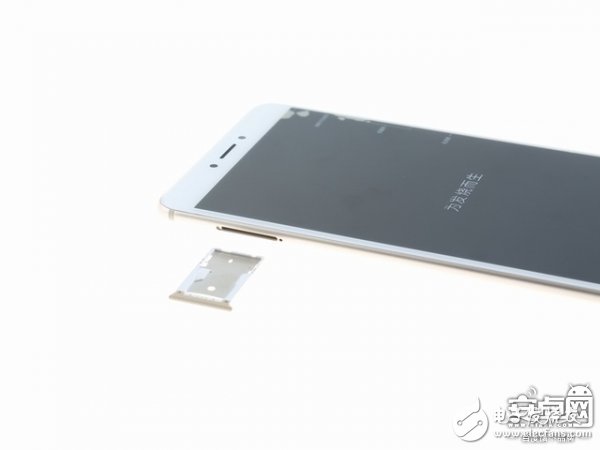 小米Max 2手機(jī)拆解：動(dòng)手難度不高，容易維修