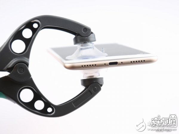 小米Max 2手機(jī)拆解：動(dòng)手難度不高，容易維修