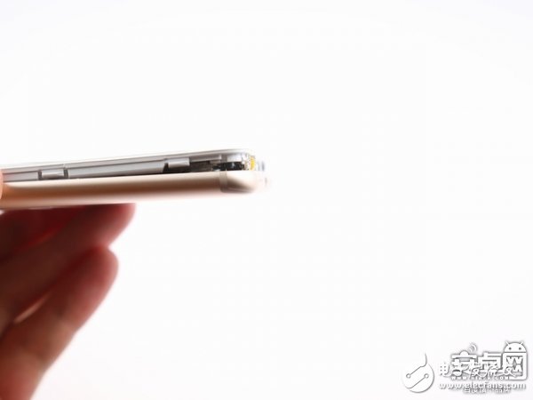 小米Max 2手機(jī)拆解：動(dòng)手難度不高，容易維修