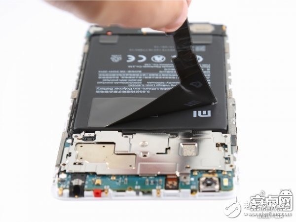 小米Max 2手機(jī)拆解：動(dòng)手難度不高，容易維修