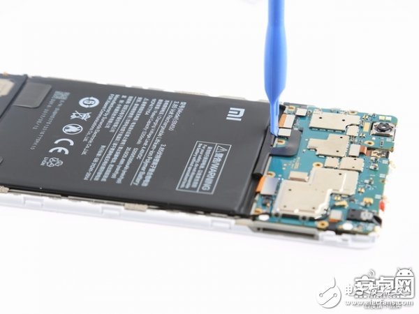 小米Max 2手機(jī)拆解：動(dòng)手難度不高，容易維修