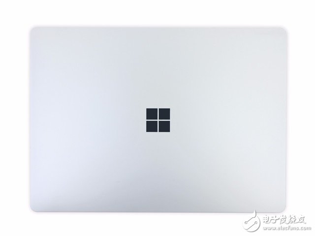 機身A面，經(jīng)典的微軟Logo