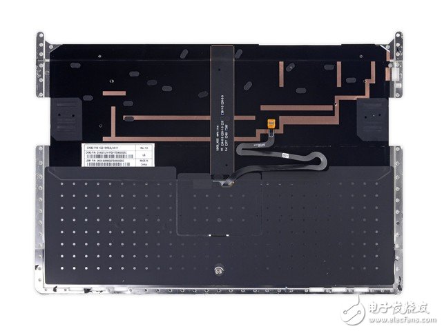 鍵盤拆下來了，就像這樣。