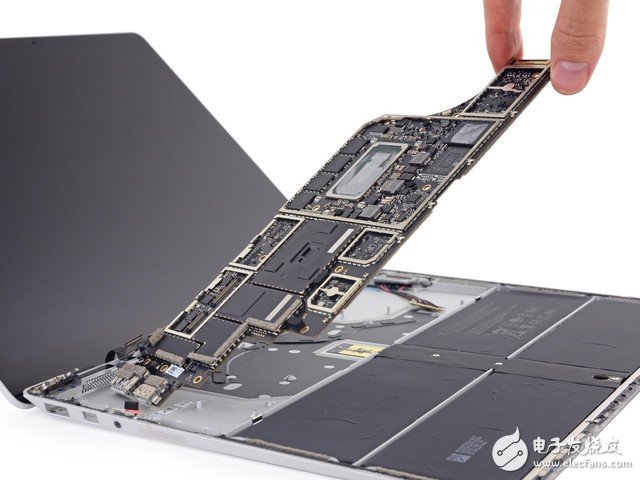 主板部分全部拆下。