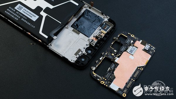 如何同時塞進(jìn)4個攝像頭+3450mAh電池？金立S10拆解
