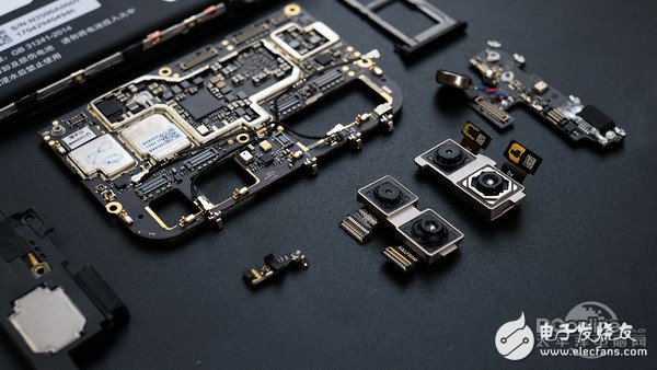 如何同時塞進(jìn)4個攝像頭+3450mAh電池？金立S10拆解