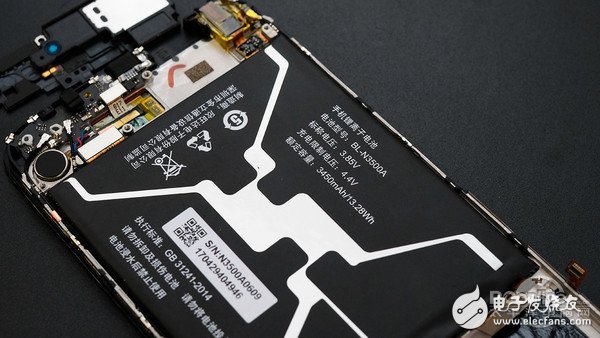 如何同時塞進(jìn)4個攝像頭+3450mAh電池？金立S10拆解