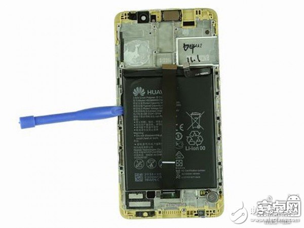 [圖]華為Mate 9拆解：做工整齊、用料扎實