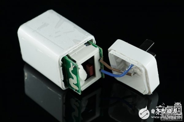 誰(shuí)是李鬼？真假OPPO VOOC閃充充電器對(duì)比拆解