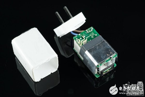 誰(shuí)是李鬼？真假OPPO VOOC閃充充電器對(duì)比拆解