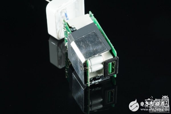 誰(shuí)是李鬼？真假OPPO VOOC閃充充電器對(duì)比拆解