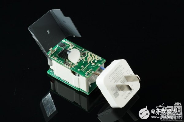 誰(shuí)是李鬼？真假OPPO VOOC閃充充電器對(duì)比拆解