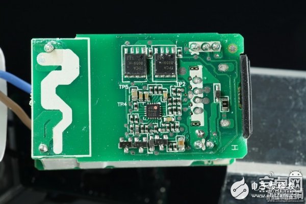 誰(shuí)是李鬼？真假OPPO VOOC閃充充電器對(duì)比拆解