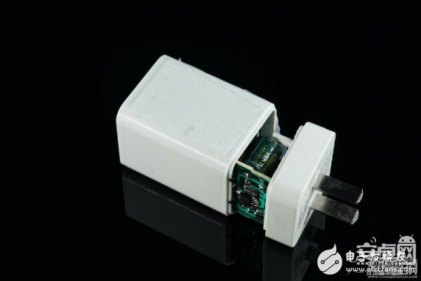 誰(shuí)是李鬼？真假OPPO VOOC閃充充電器對(duì)比拆解