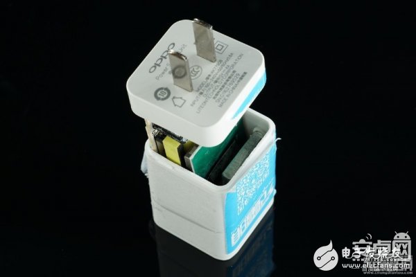 誰(shuí)是李鬼？真假OPPO VOOC閃充充電器對(duì)比拆解