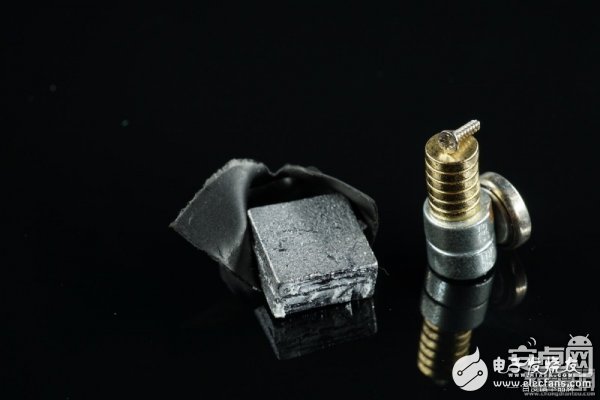 誰(shuí)是李鬼？真假OPPO VOOC閃充充電器對(duì)比拆解