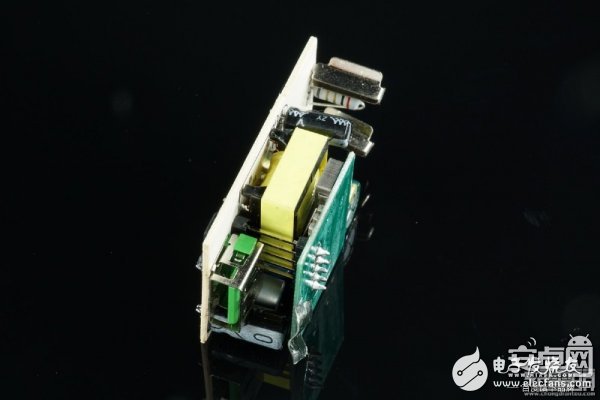 誰(shuí)是李鬼？真假OPPO VOOC閃充充電器對(duì)比拆解