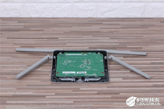 拆機(jī)實(shí)驗(yàn)室：探秘鋼筋鐵骨下的斐訊K2P