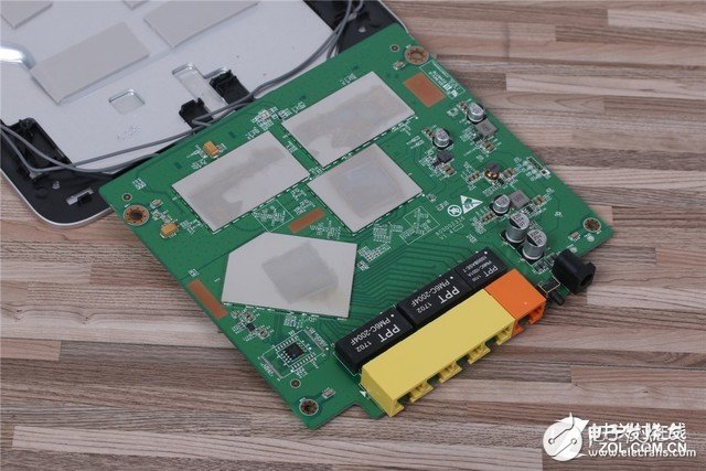 拆機(jī)實(shí)驗(yàn)室：探秘鋼筋鐵骨下的斐訊K2P