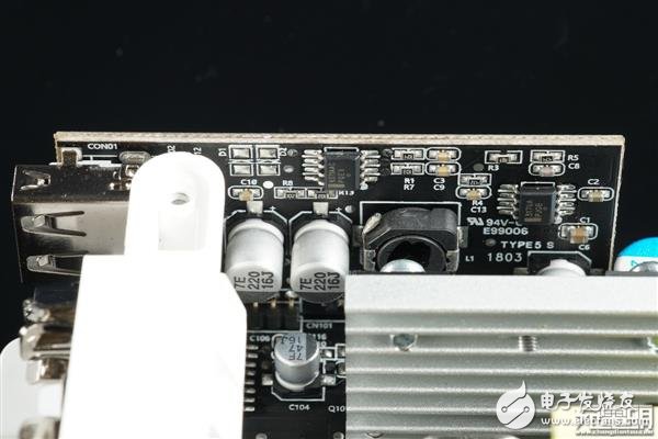 車(chē)載逆變器米家與智米對(duì)比 誰(shuí)更有優(yōu)勢(shì)？