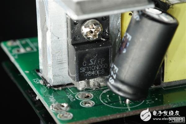 車(chē)載逆變器米家與智米對(duì)比 誰(shuí)更有優(yōu)勢(shì)？