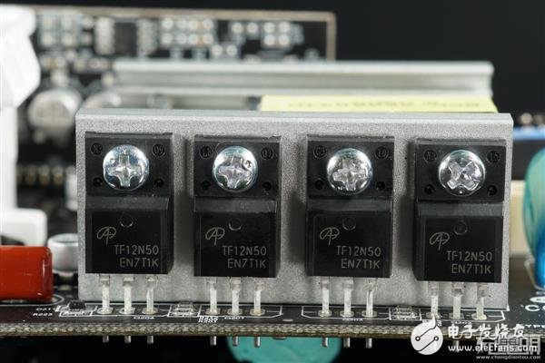 車(chē)載逆變器米家與智米對(duì)比 誰(shuí)更有優(yōu)勢(shì)？