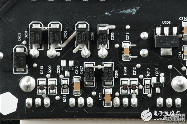 車(chē)載逆變器米家與智米對(duì)比 誰(shuí)更有優(yōu)勢(shì)？